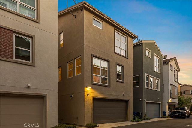 2700 41 E Chaucer 41, Los Angeles, CA 90065