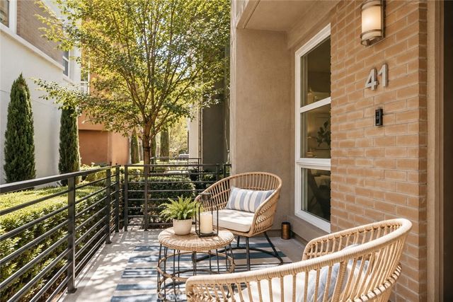 2700 41 E Chaucer 41, Los Angeles, CA 90065