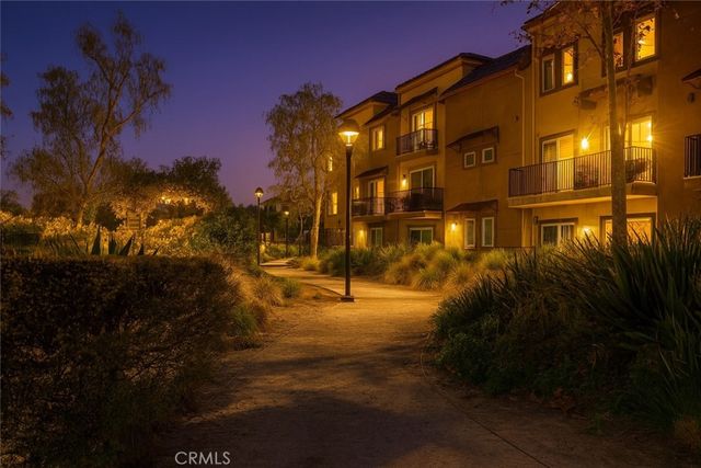 2700 41 E Chaucer 41, Los Angeles, CA 90065