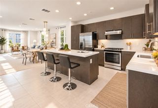 2700 41 E Chaucer 41, Los Angeles, CA 90065