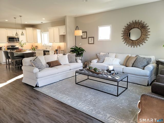 137 Mulholland Way 83, North Haven, CT 06473