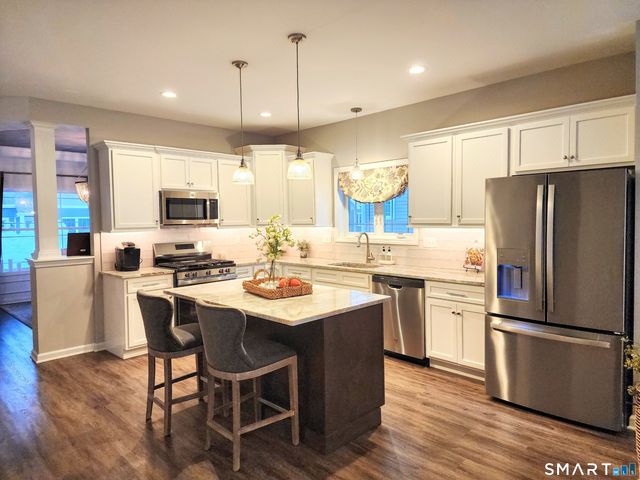 137 Mulholland Way 83, North Haven, CT 06473