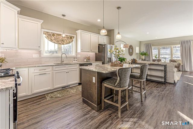 137 Mulholland Way 83, North Haven, CT 06473