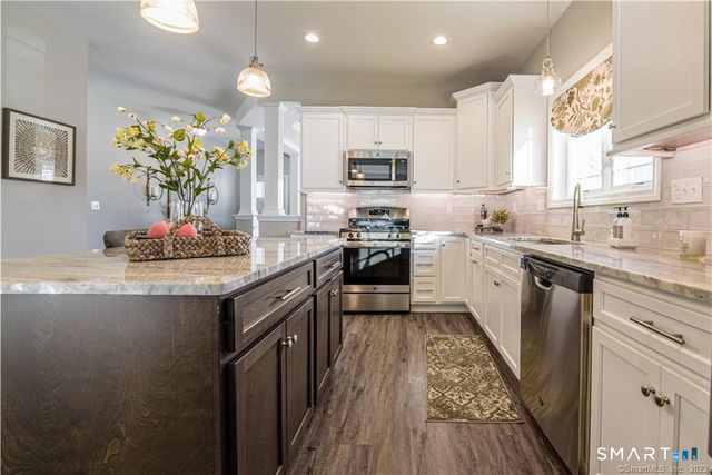 137 Mulholland Way 83, North Haven, CT 06473