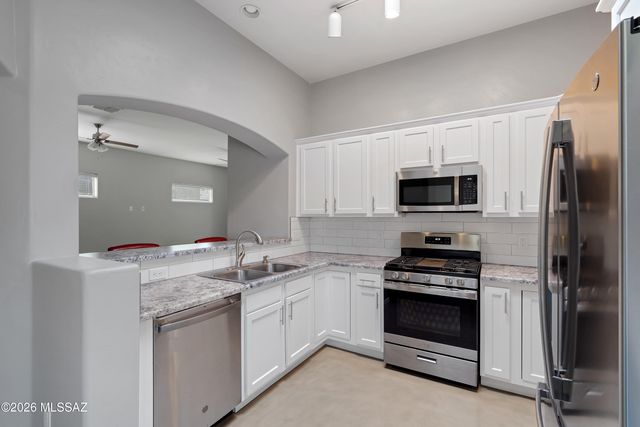 5521 N Silver Stream Way, Tucson, AZ 85704