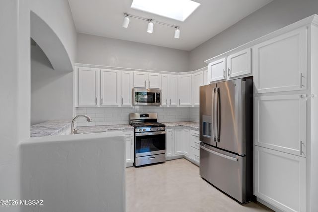 5521 N Silver Stream Way, Tucson, AZ 85704