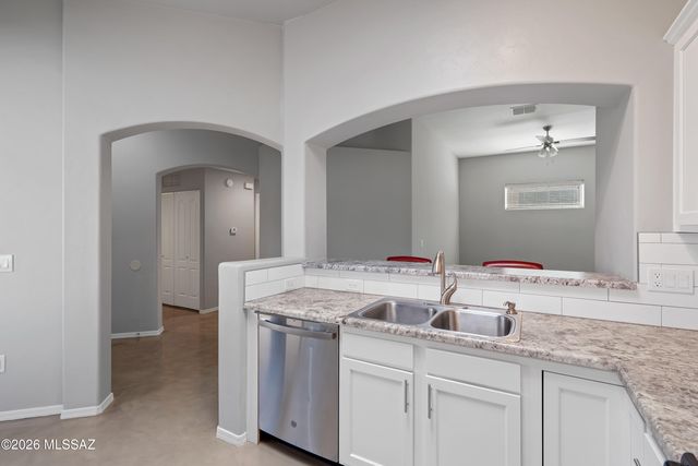 5521 N Silver Stream Way, Tucson, AZ 85704