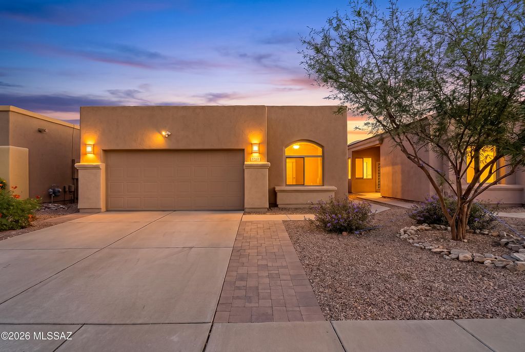 5521 N Silver Stream Way, Tucson, AZ 85704