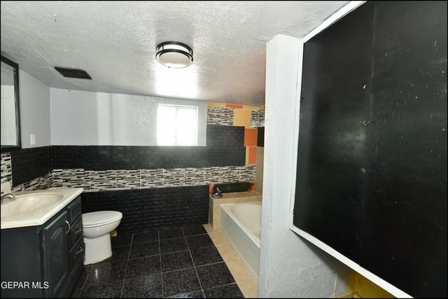 4425 La Luz Avenue, El Paso, TX 79903
