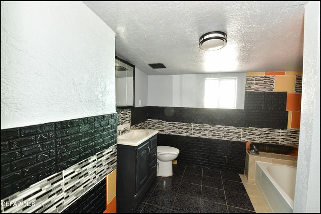 4425 La Luz Avenue, El Paso, TX 79903