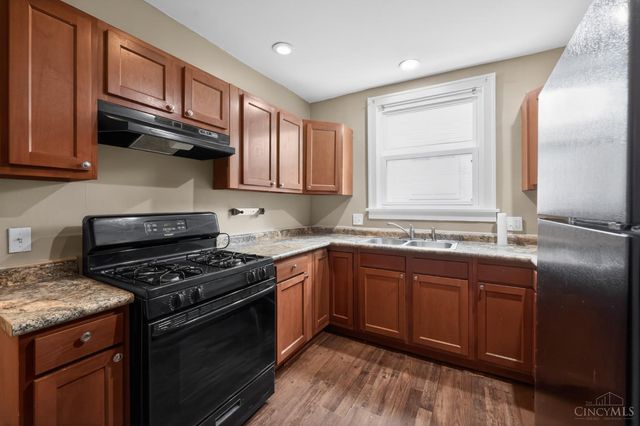 2725 Orland Avenue, Cincinnati, OH 45211
