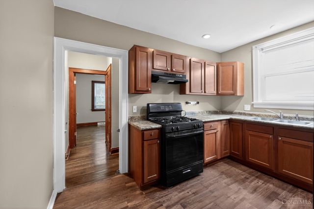 2725 Orland Avenue, Cincinnati, OH 45211