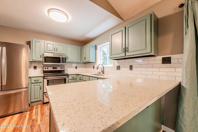 203 Lava Court, Jacksonville, NC 28540