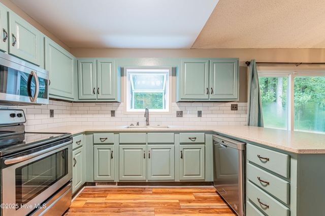 203 Lava Court, Jacksonville, NC 28540