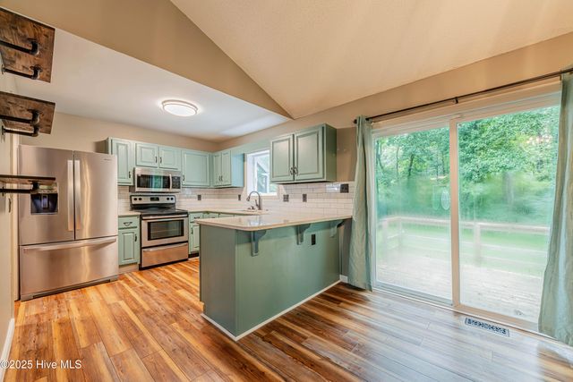 203 Lava Court, Jacksonville, NC 28540