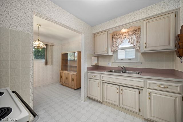 3331 Stanfield Drive, Parma, OH 44134