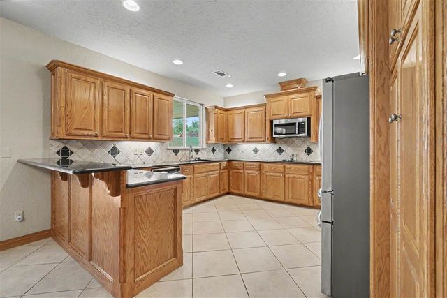 1609 NW 36th St, Lawton, OK 73505