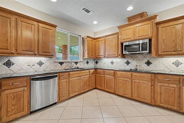 1609 NW 36th St, Lawton, OK 73505