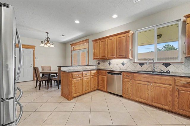 1609 NW 36th St, Lawton, OK 73505