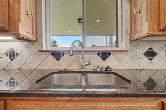 1609 NW 36th St, Lawton, OK 73505