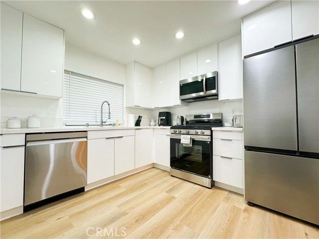 5255 Coldwater Canyon D, Sherman Oaks, CA 91401