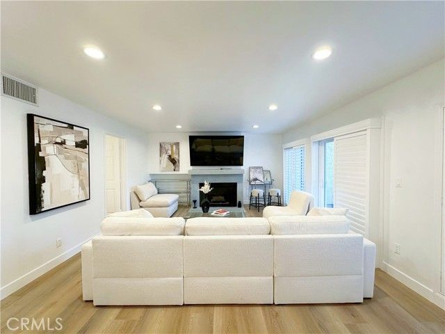 5255 Coldwater Canyon D, Sherman Oaks, CA 91401