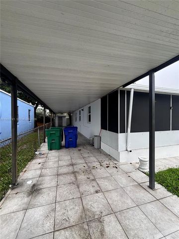 1733 NW 40th St, Miami, FL 33142