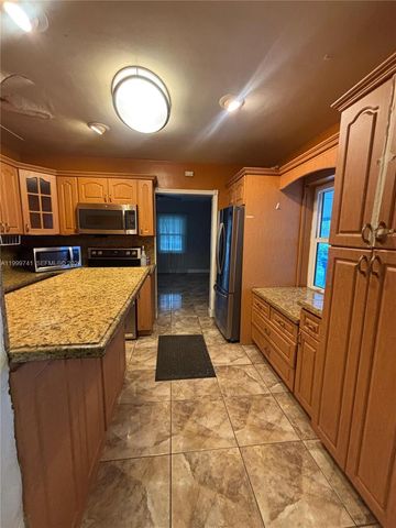 1733 NW 40th St, Miami, FL 33142