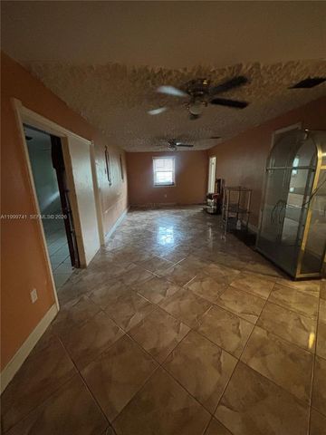 1733 NW 40th St, Miami, FL 33142