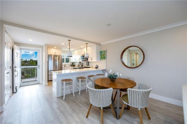 29 High Point CIR E 403, Naples, FL 34103