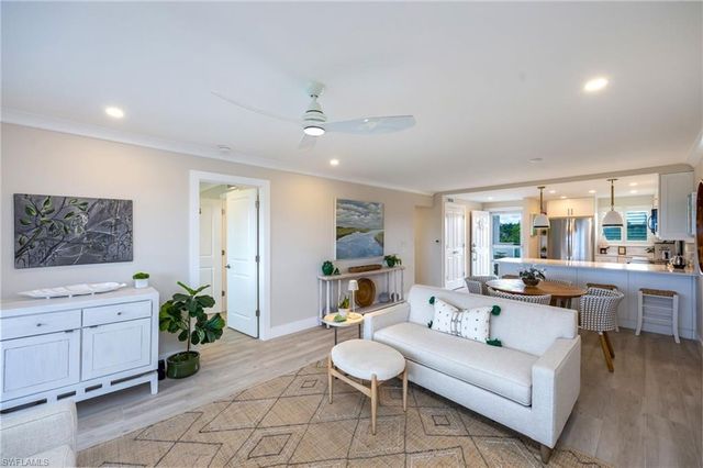 29 High Point CIR E 403, Naples, FL 34103