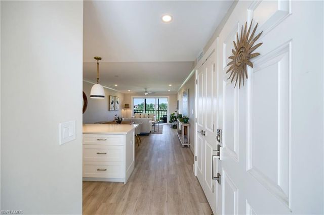29 High Point CIR E 403, Naples, FL 34103