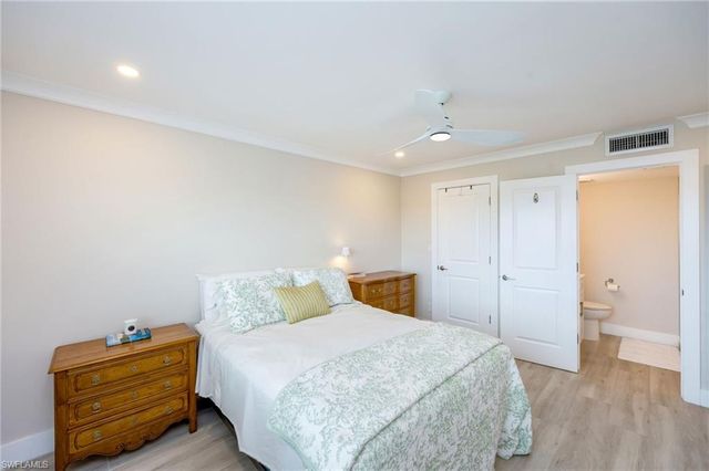 29 High Point CIR E 403, Naples, FL 34103