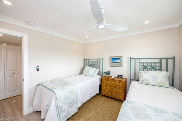 29 High Point CIR E 403, Naples, FL 34103
