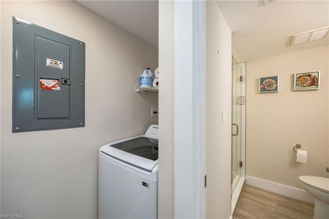 29 High Point CIR E 403, Naples, FL 34103
