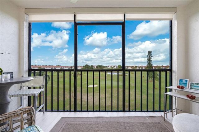 29 High Point CIR E 403, Naples, FL 34103