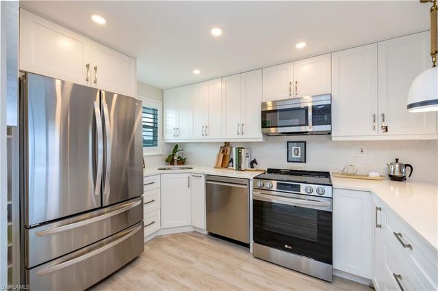 29 High Point CIR E 403, Naples, FL 34103