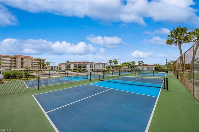 29 High Point CIR E 403, Naples, FL 34103