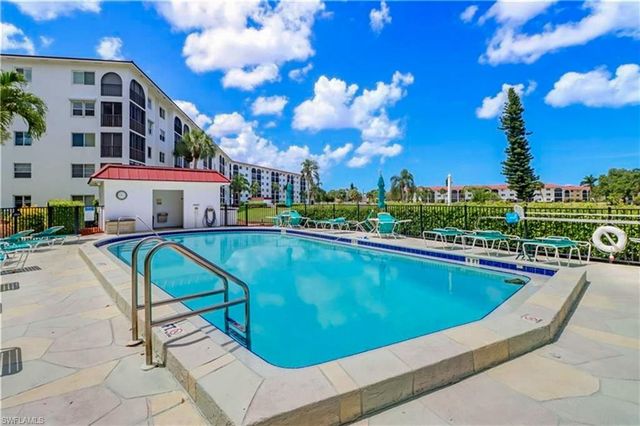 29 High Point CIR E 403, Naples, FL 34103