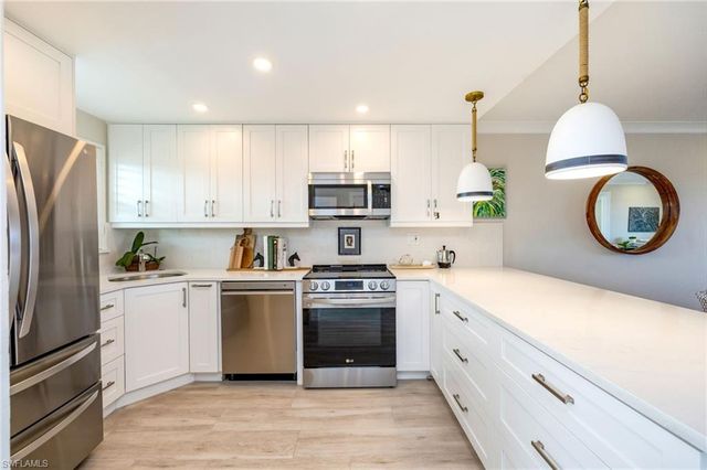 29 High Point CIR E 403, Naples, FL 34103