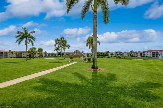 29 High Point CIR E 403, Naples, FL 34103