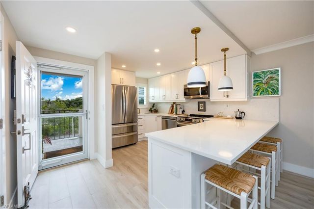 29 High Point CIR E 403, Naples, FL 34103