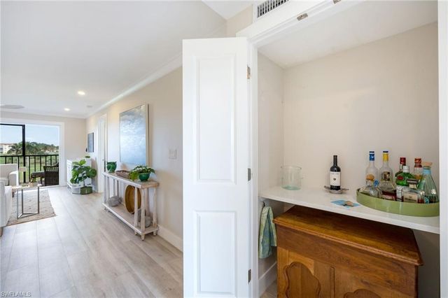 29 High Point CIR E 403, Naples, FL 34103