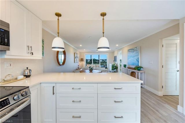 29 High Point CIR E 403, Naples, FL 34103