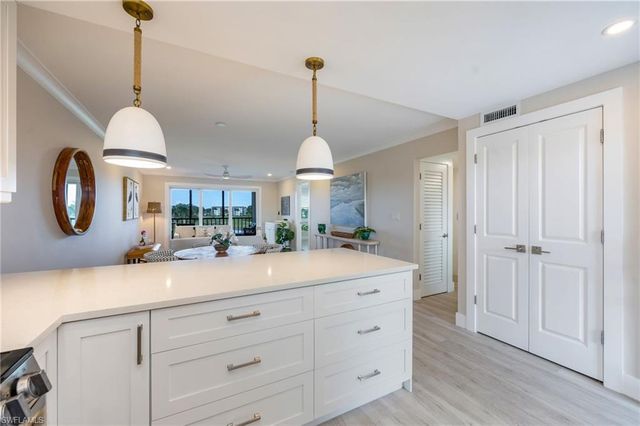 29 High Point CIR E 403, Naples, FL 34103