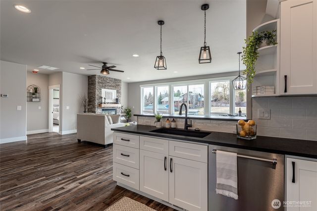 232 Solomon Loop NW, East Wenatchee, WA 98802