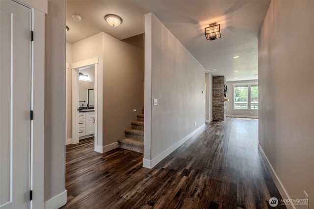 232 Solomon Loop NW, East Wenatchee, WA 98802