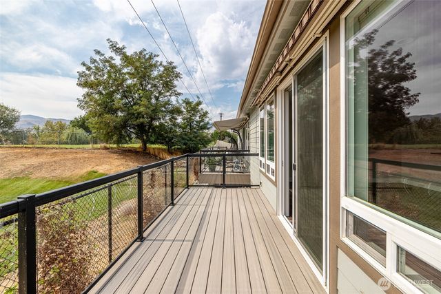 232 Solomon Loop NW, East Wenatchee, WA 98802