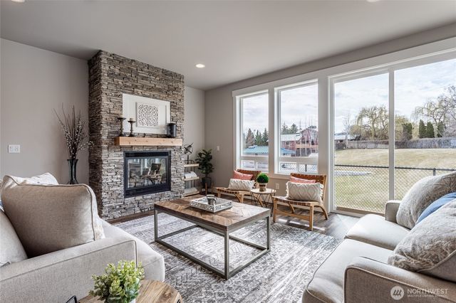 232 Solomon Loop NW, East Wenatchee, WA 98802