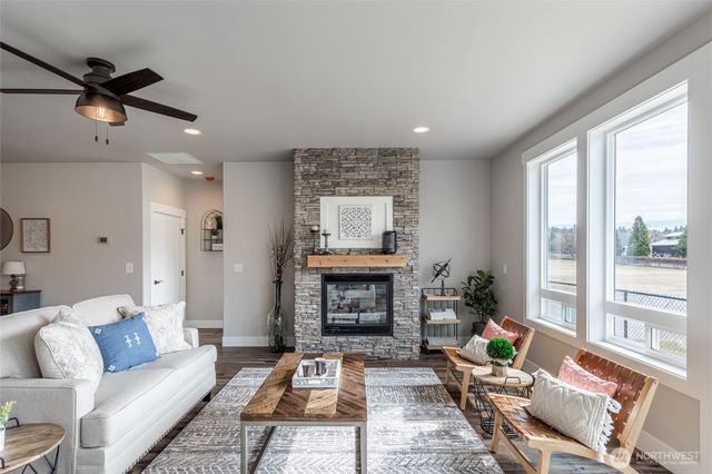 232 Solomon Loop NW, East Wenatchee, WA 98802